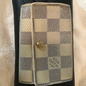 Used Authentic Louis Vuitton key holder